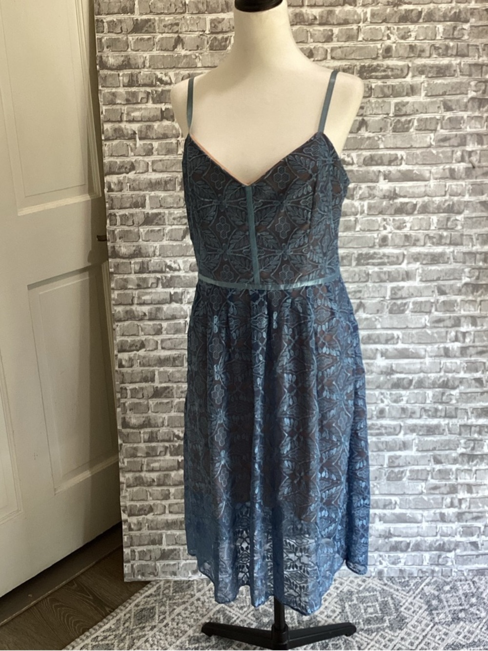Devlin Navy Floral Lace Midi Slip Dress Womens L, Adjustable Straps, Elegant